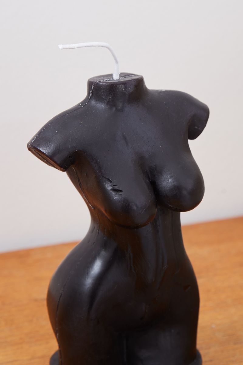 WOMAN-S-BODY-CANDLE-IN-BLACK-2